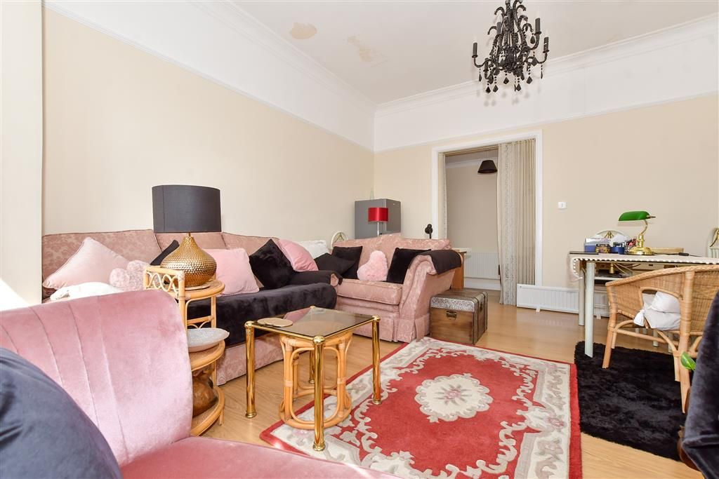 Property photo 1 of 10 Lounge