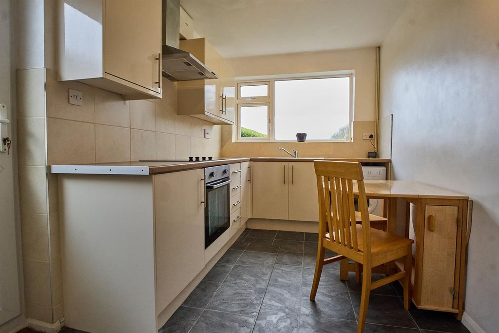 Property photo 3 of 7 Sutton Close 4.Jpg