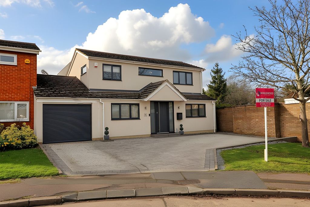 Property photo 1 of 45 Picture No. 04