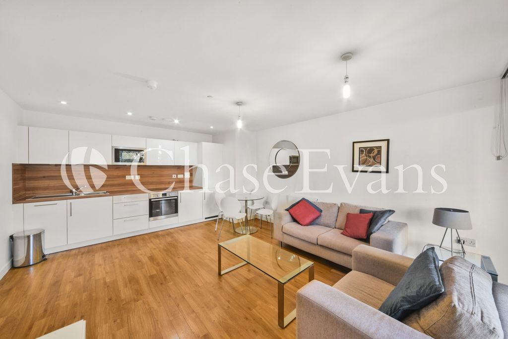 Property photo 3 of 8 Waterside Heights, W