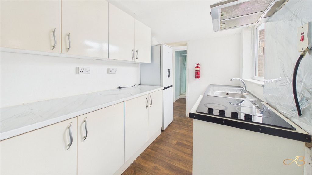 Property photo 3 of 10 Picture No. 12