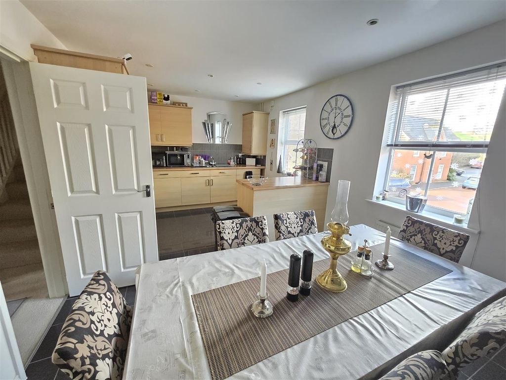 Property photo 2 of 21 Kitchen/Diner