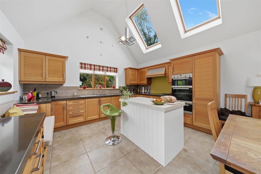 Property photo 2 of 32 4