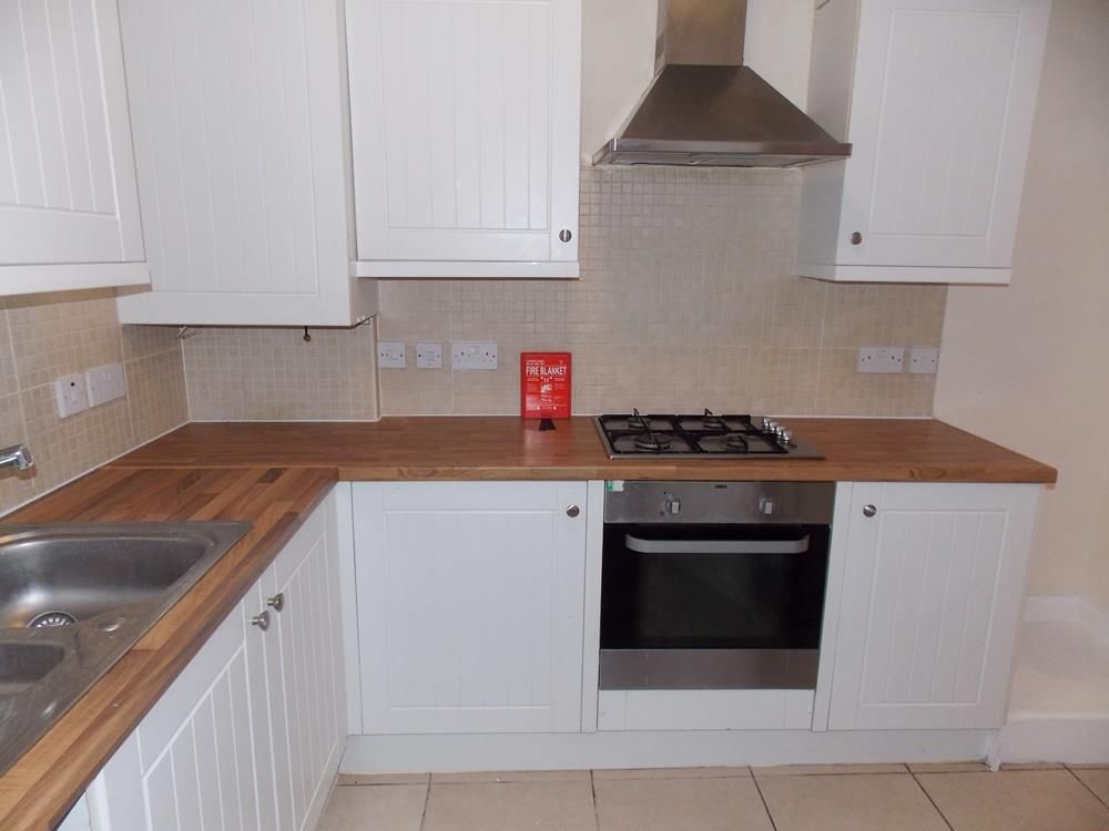 Property photo 3 of 9 Kitchen