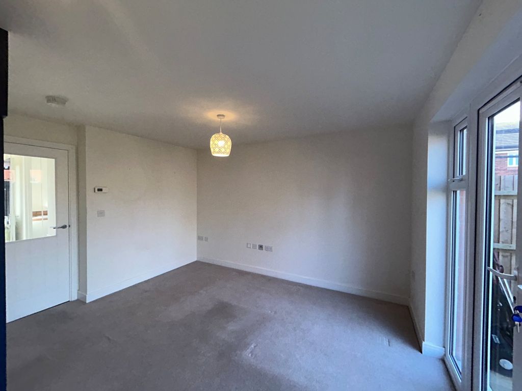 Property photo 2 of 12 Picture No. 11