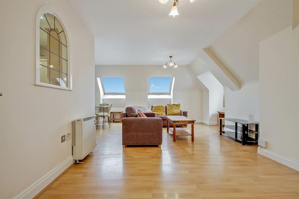 Property photo 2 of 12
