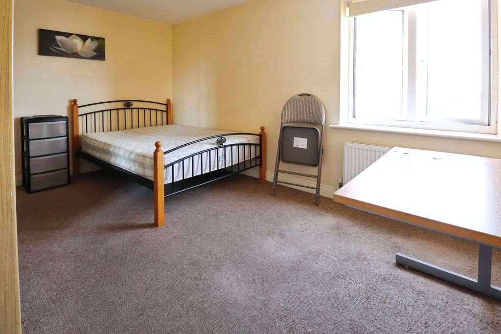 Property photo 2 of 6