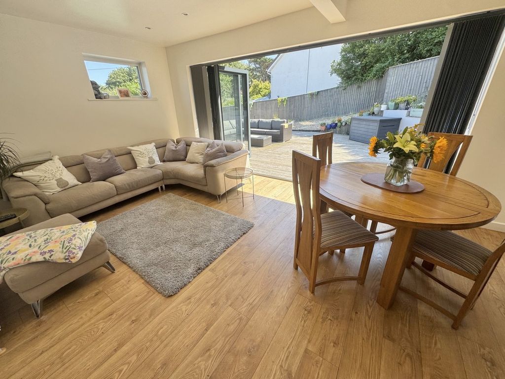 Property photo 2 of 31