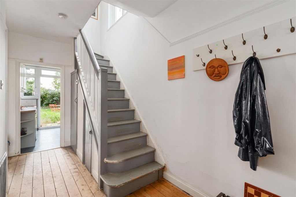 Property photo 2 of 12 Hartland Way