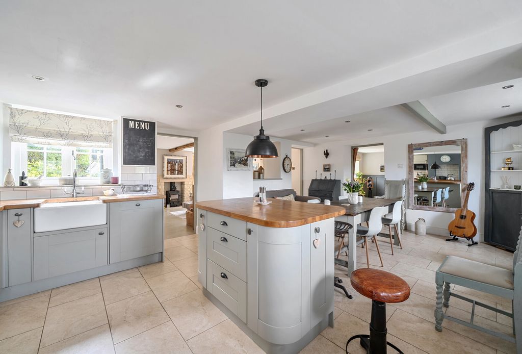 Property photo 3 of 21 1441090-8-69d9267...