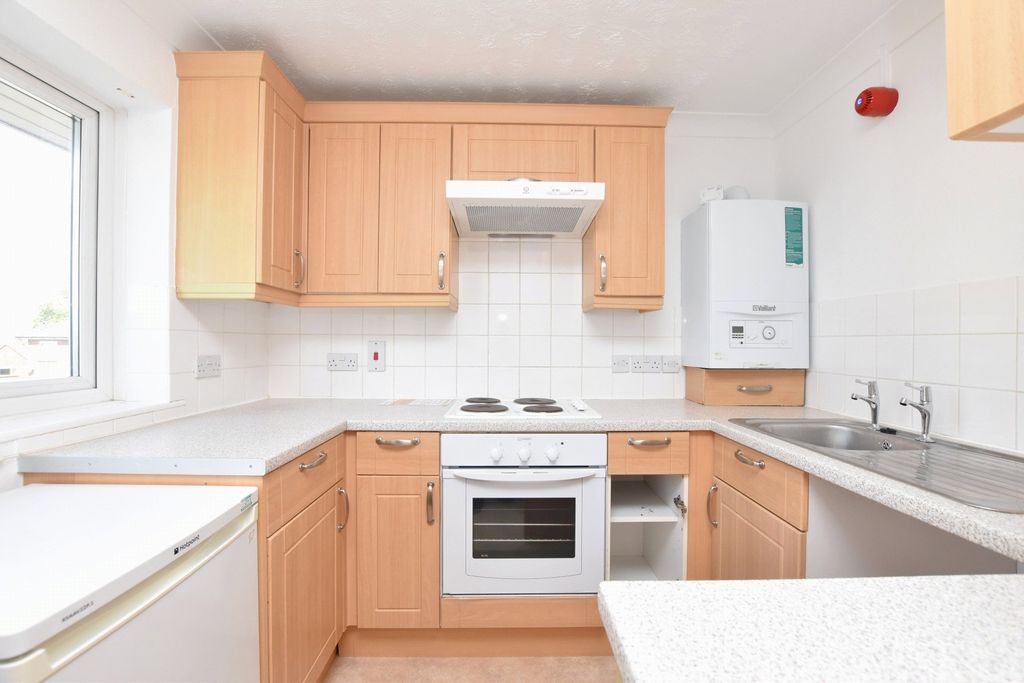 Property photo 2 of 10 Kitchen