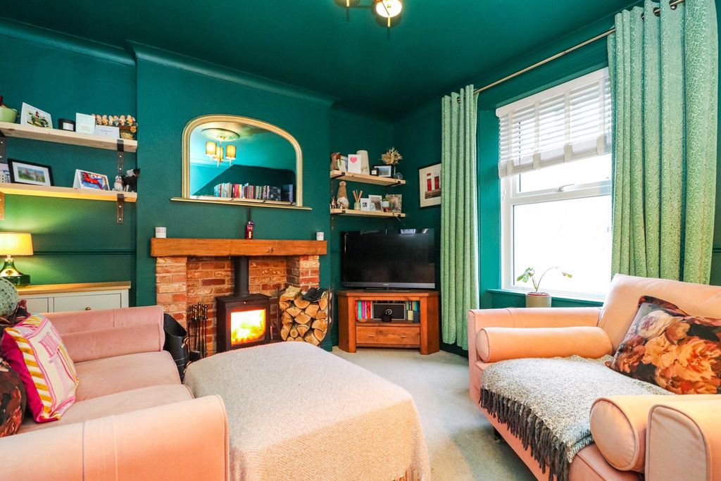 Property photo 3 of 22 Lounge