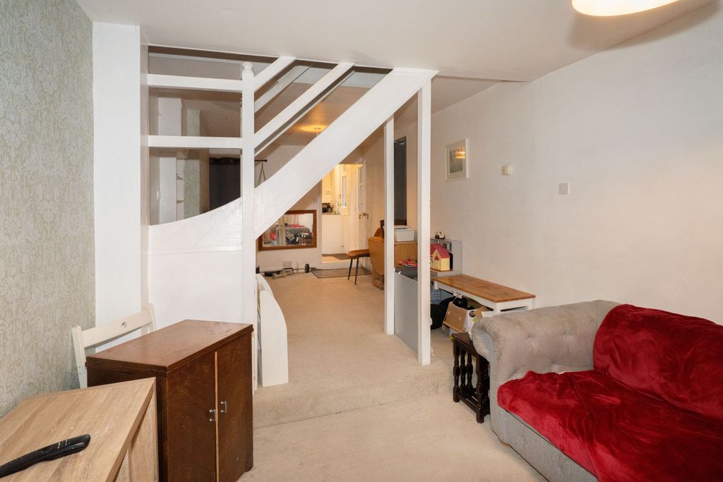 Property photo 3 of 10 Image 2