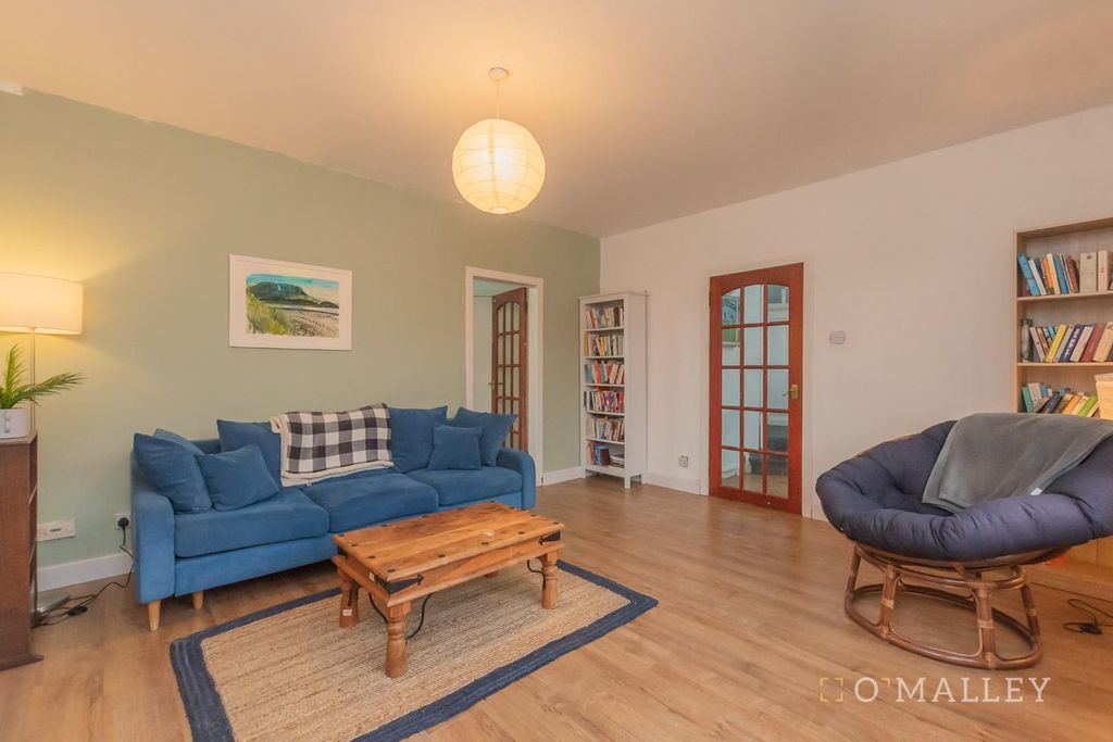 Property photo 2 of 17 Lounge