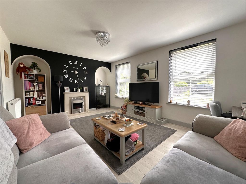 Property photo 2 of 20 Generous Living Room 896