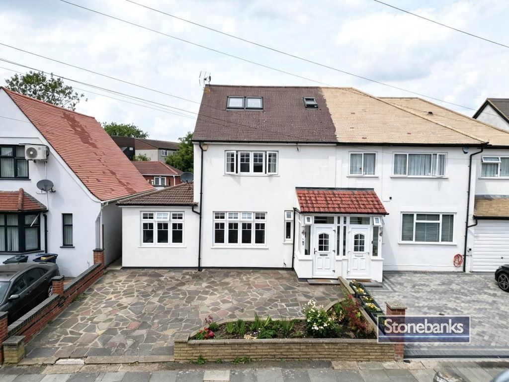 Property photo 3 of 15 9 Shaftesbury Avenue Front2.Jpg