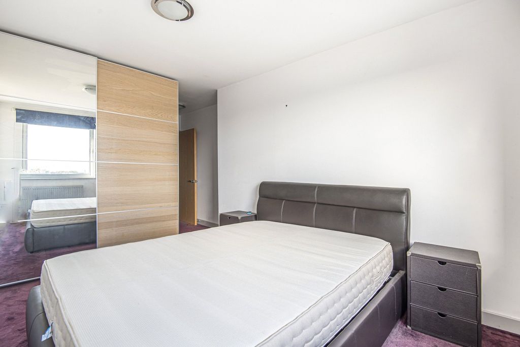 Property photo 2 of 8 Bedroom