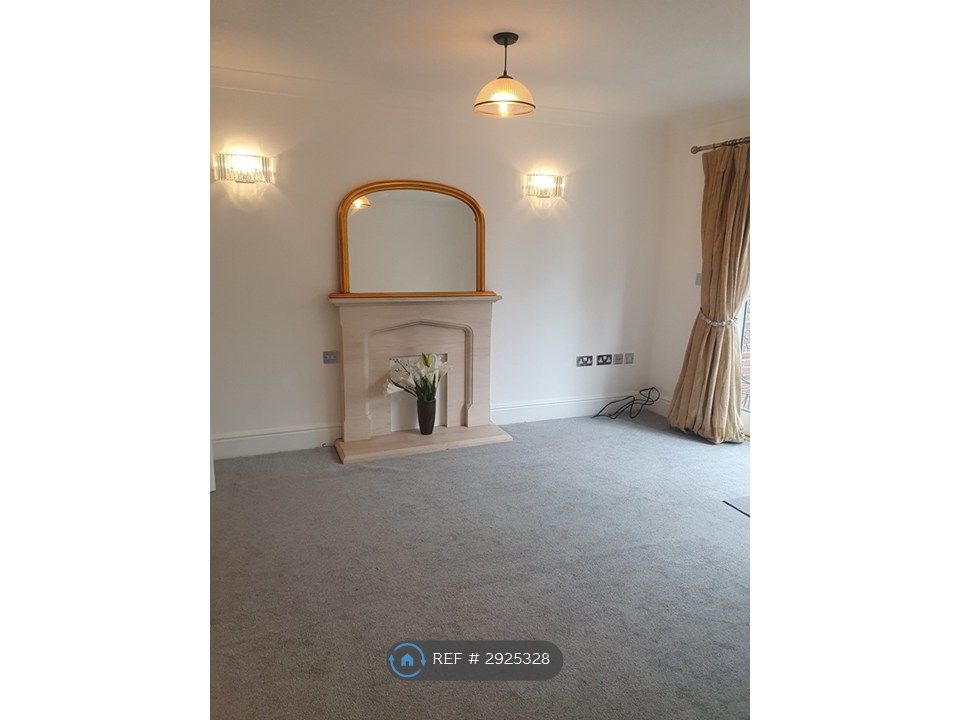 Property photo 2 of 6 Feature Fireplace/Lighting