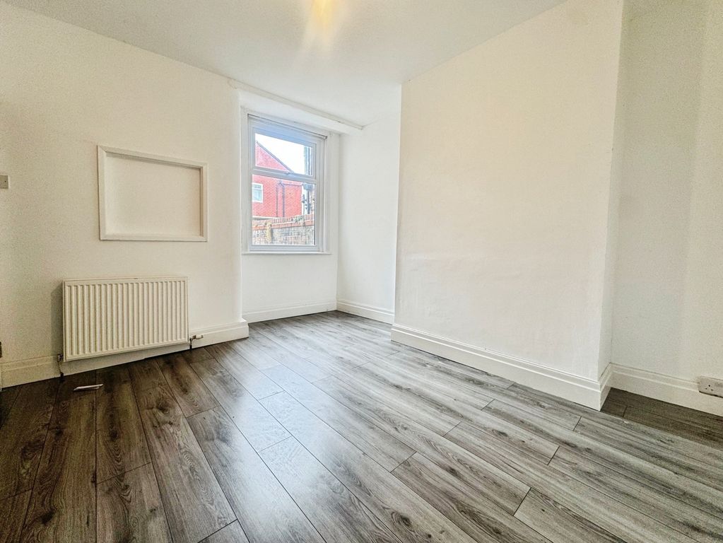 Property photo 3 of 9 Pbox-Img.Jpg