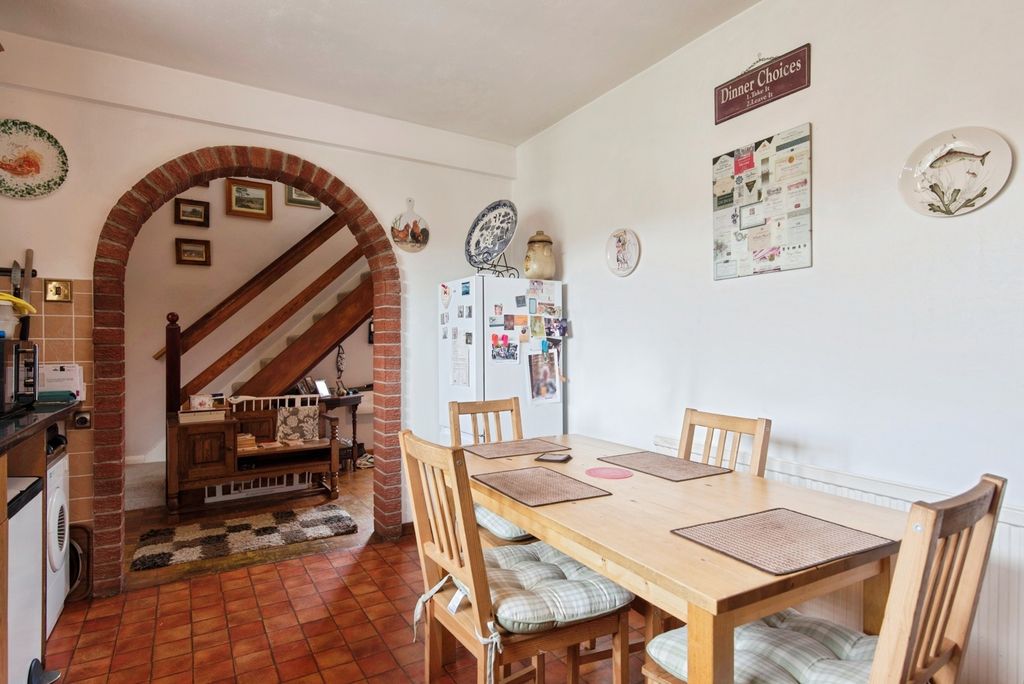 Property photo 3 of 16 Kitchen