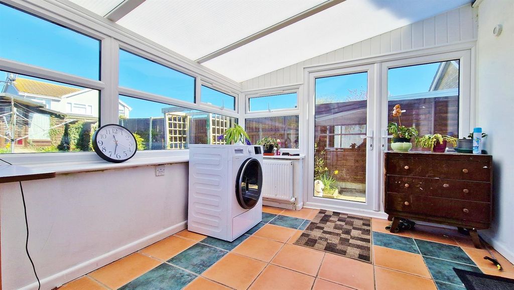 Property photo 3 of 16 Conservatory
