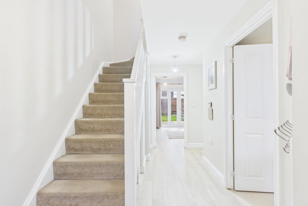 Property photo 2 of 25 A Light Filled Welcome Setting The Tone The Moment