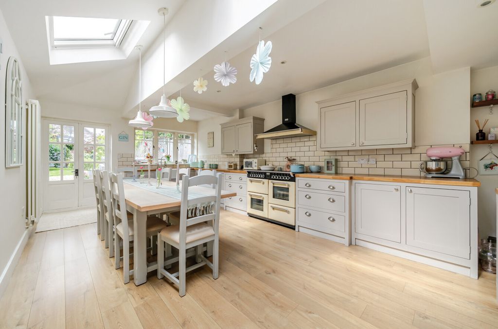 Property photo 2 of 18 1456215-7-6A05E8F...