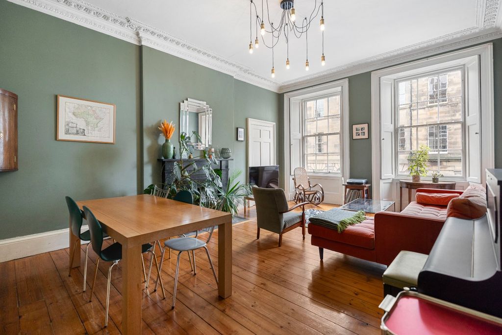 Property photo 3 of 17 Living Room