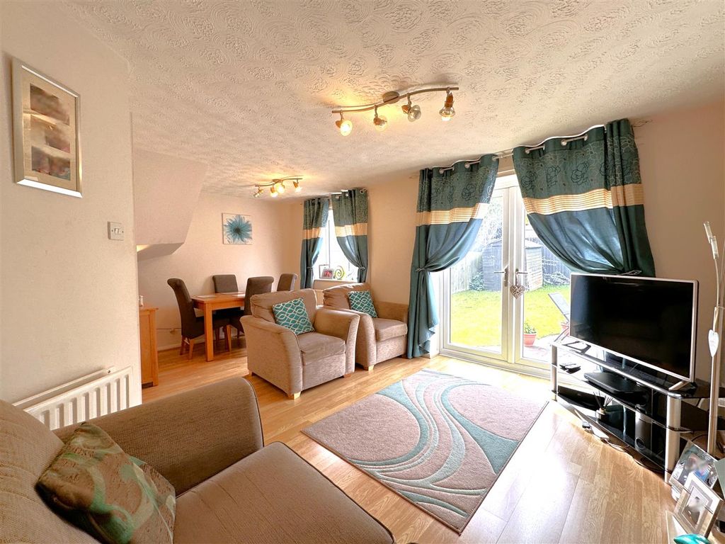 Property photo 2 of 17 Generous Lounge/Diner 953