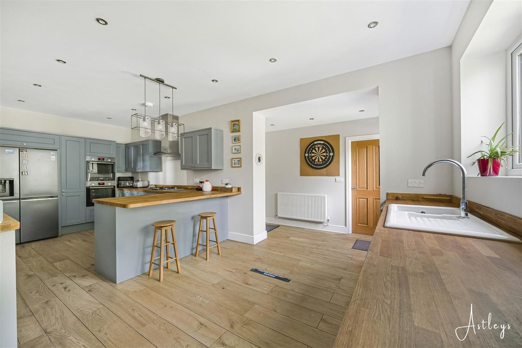 Property photo 2 of 47 Kitchen