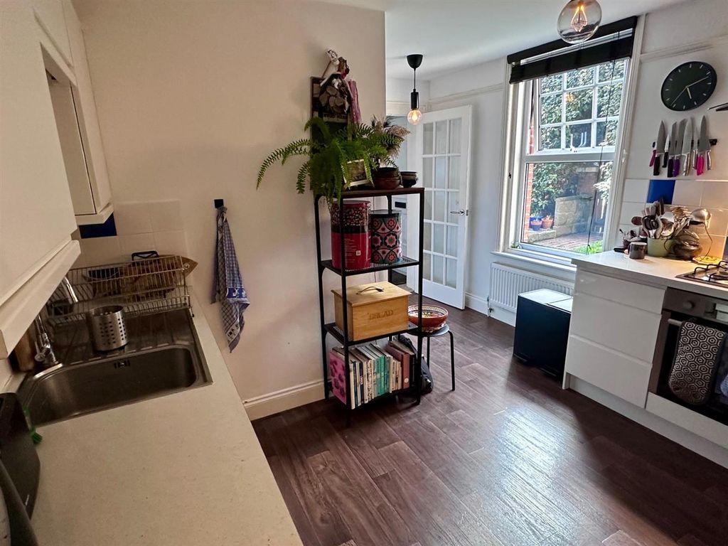 Property photo 3 of 13 01323 438506