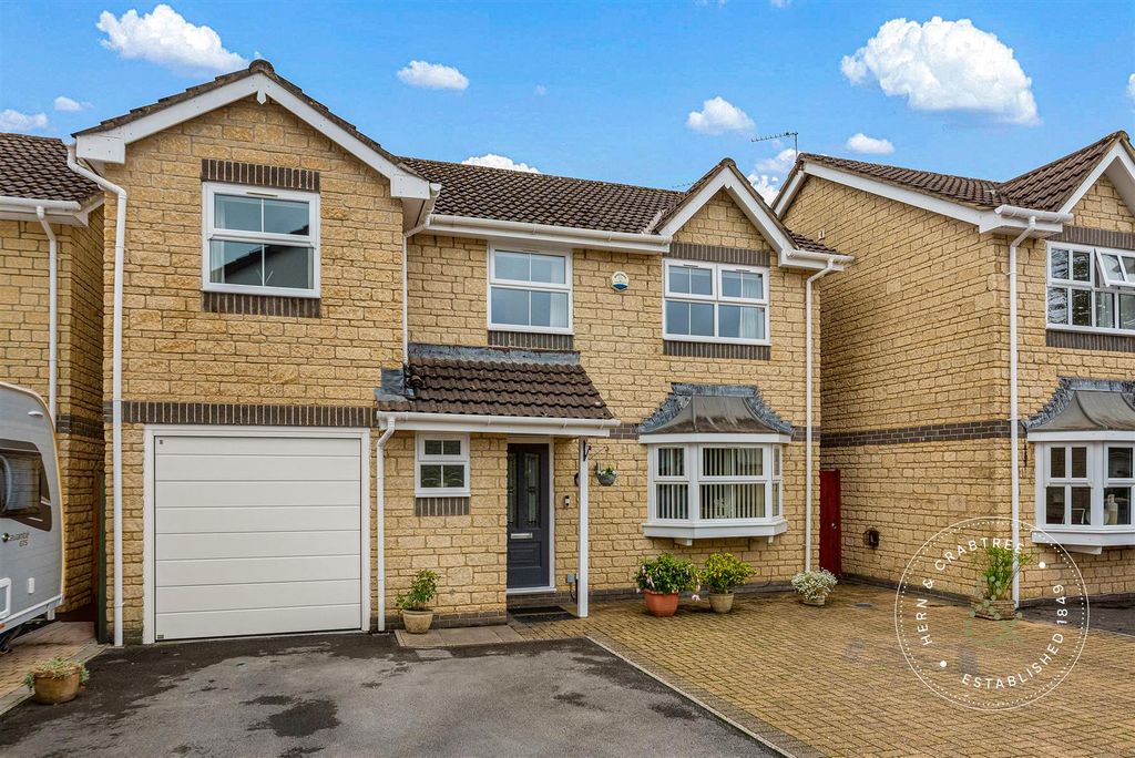 Property photo 1 of 40 Triscombe-Drive-42.Jpg