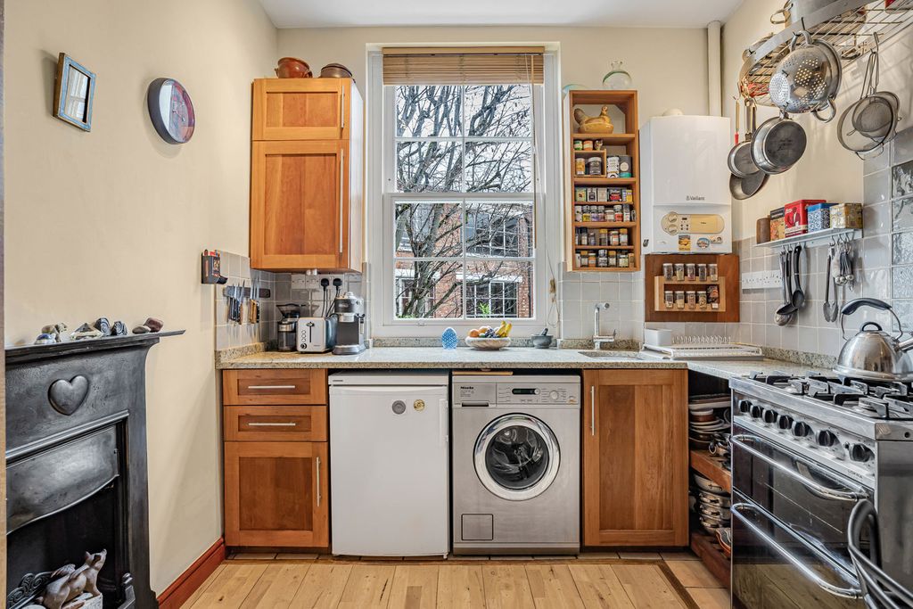 Property photo 3 of 22 Reception/Kitchen