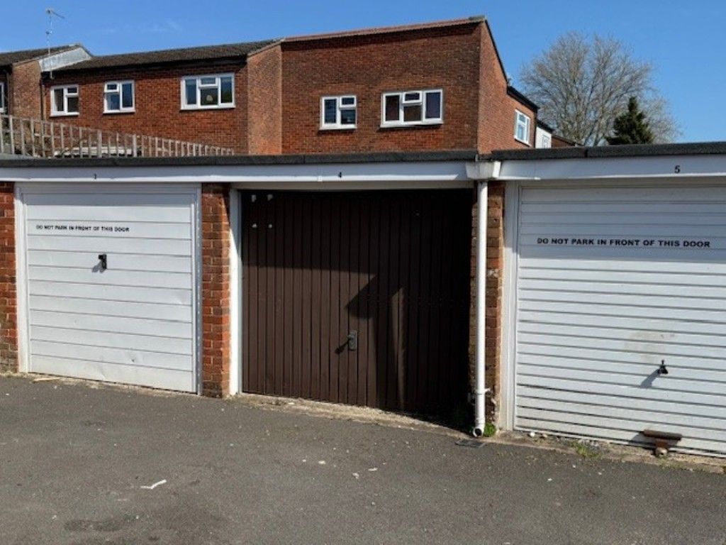 Property photo 2 of 6 Garages