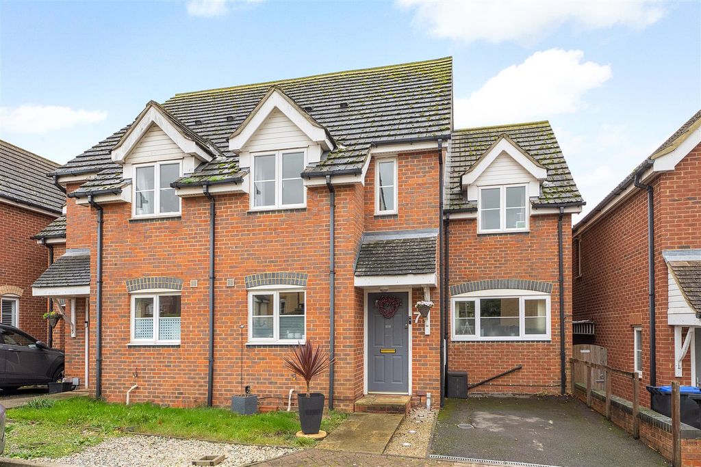 Property photo 1 of 21 Emelina Way, Whitstable