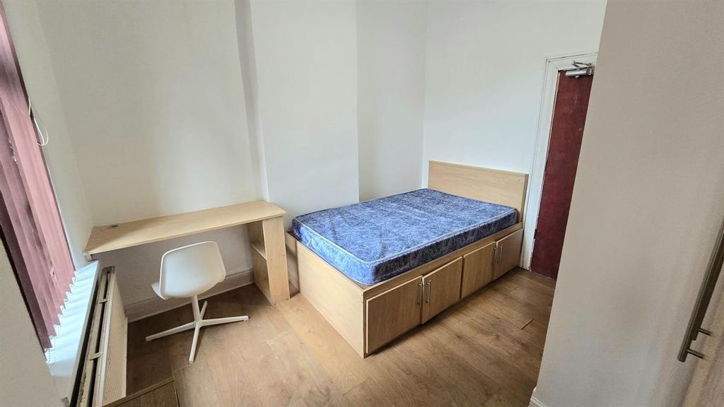 Property photo 3 of 15 Bright, Simply Furnished Bedroom With A Raised Sin...