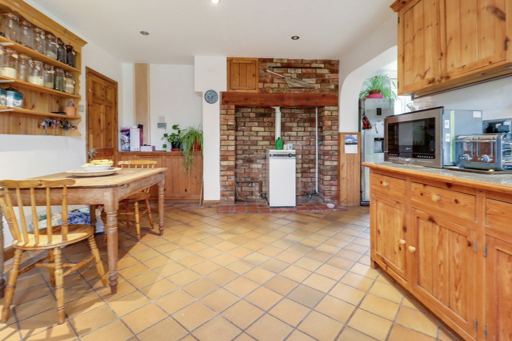 Property photo 3 of 33