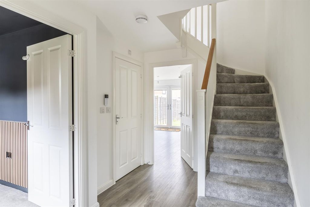 Property photo 2 of 30 Entrance Hall