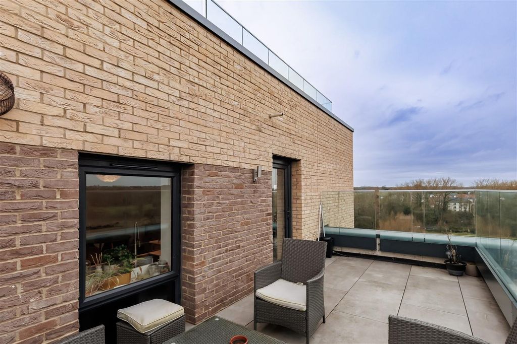 Additional image 15 of 2 bed flat for saleGodfrey House, Edinburgh Gate, Harlow CM20