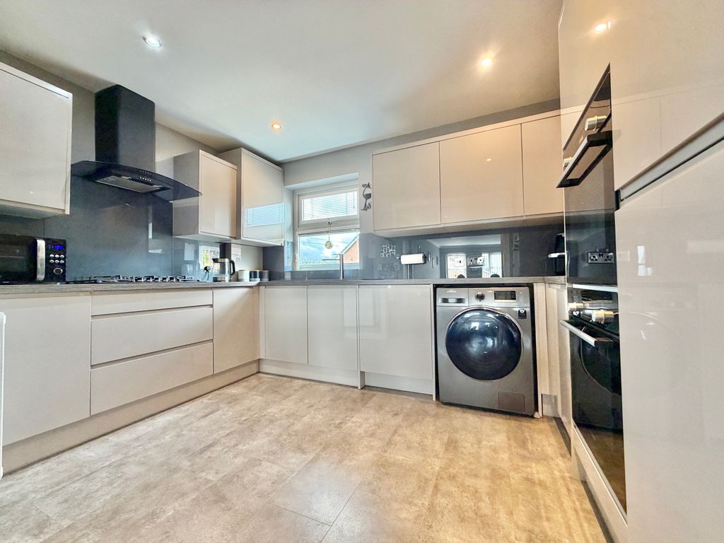 Property photo 2 of 15 Kitchen