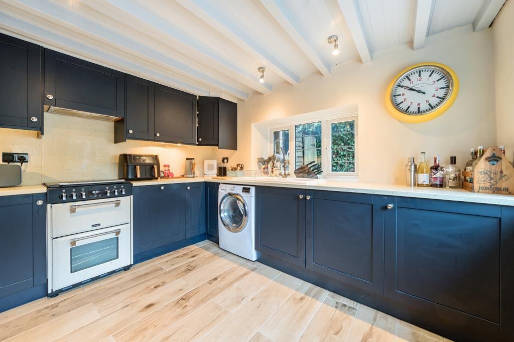 Property photo 2 of 12 Kitchen