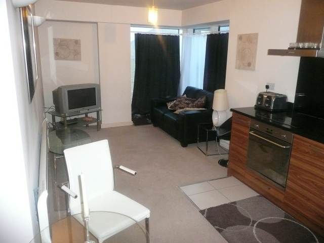 Property photo 1 of 7 Living Room