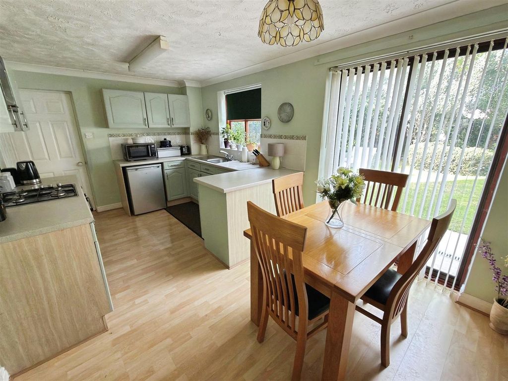 Property photo 2 of 17 Chaulkers Crescent (5).Jpg