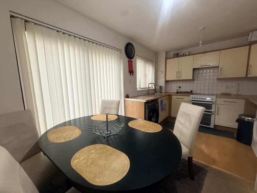 Property photo 3 of 5 Kitchen