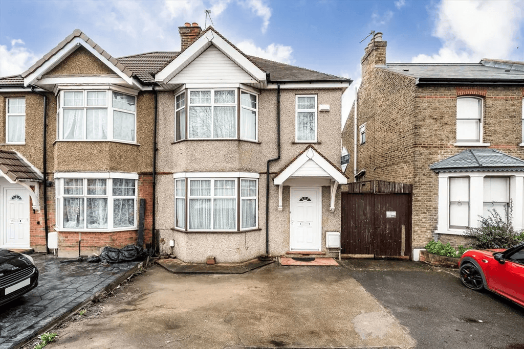 Property photo 1 of 6 Hanworth Road Tw4