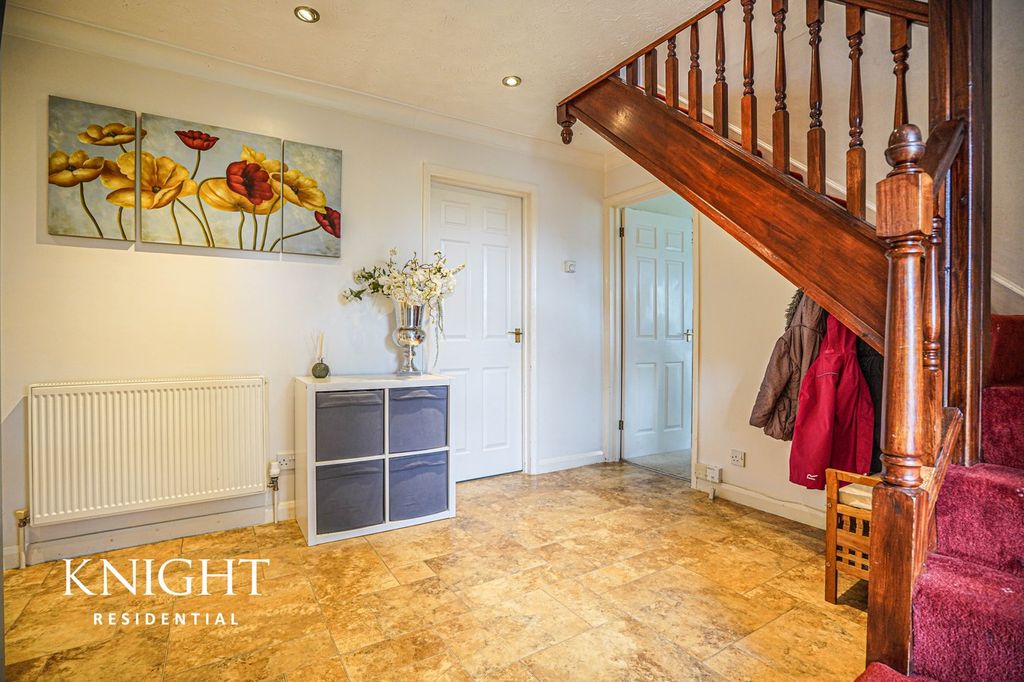 Property photo 3 of 32