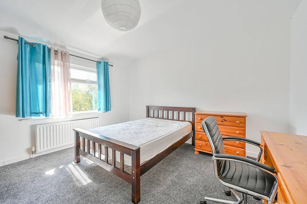 Property photo 3 of 11