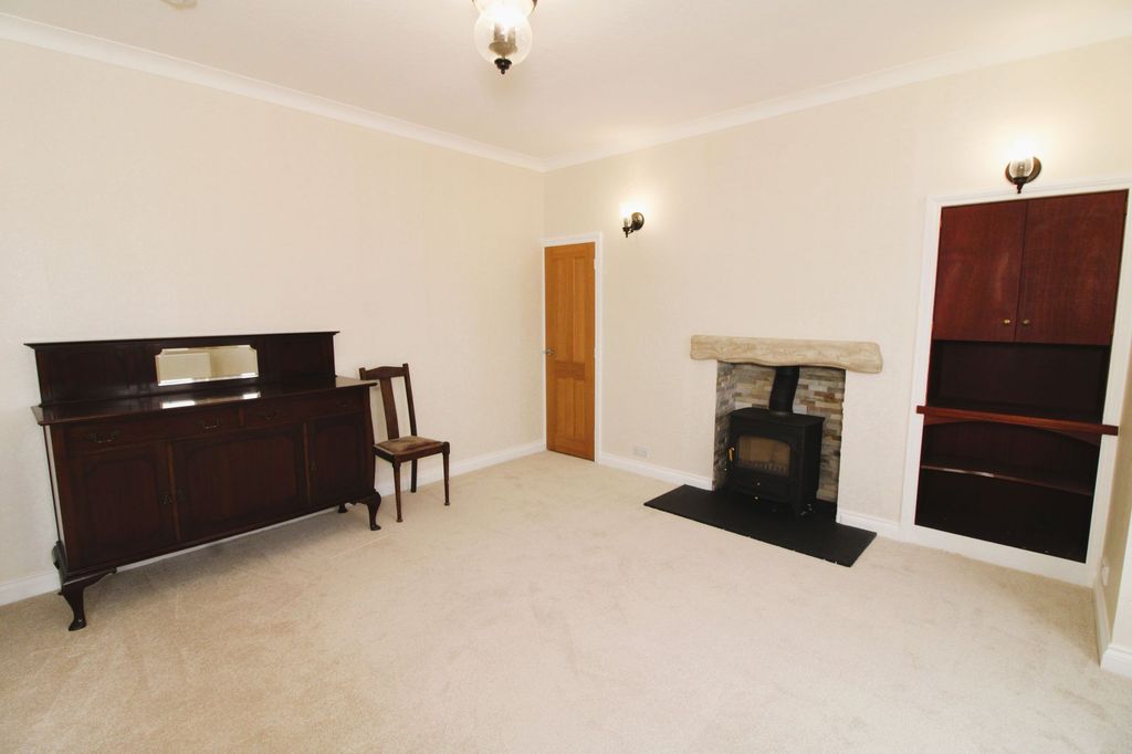 Property photo 3 of 28