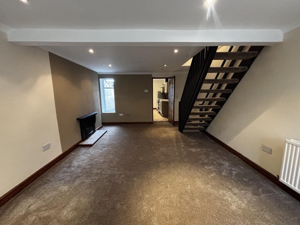 Property photo 3 of 10 Dining Room