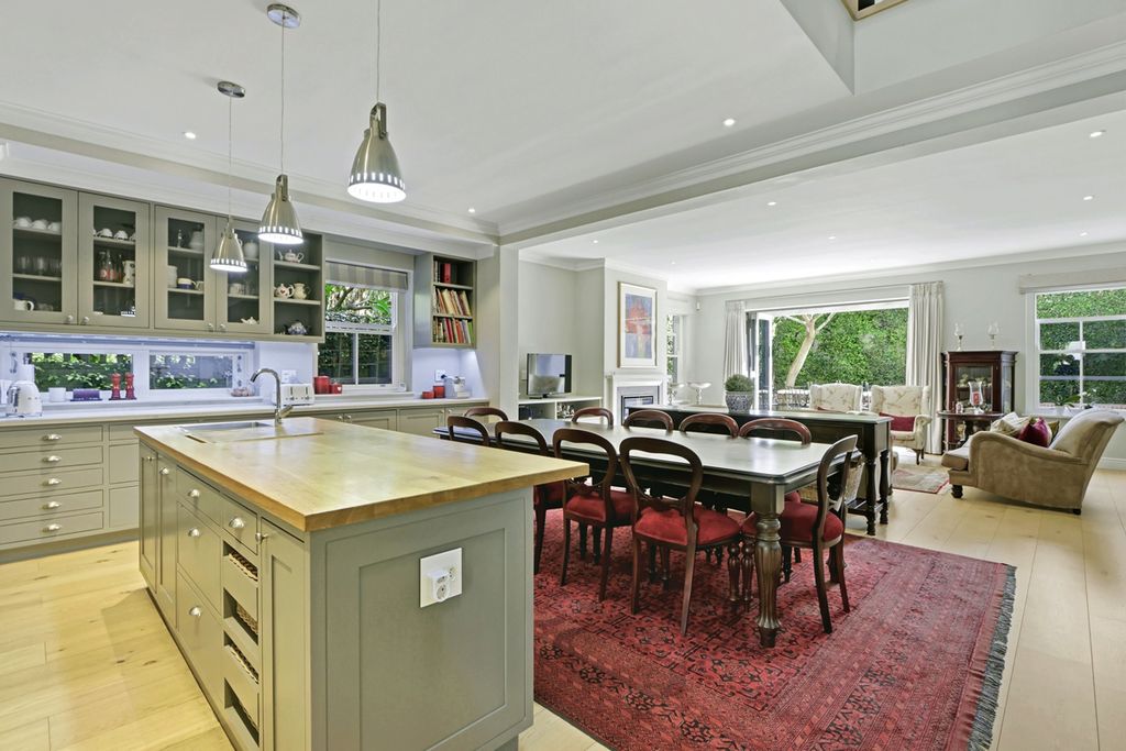 Property photo 1 of 31